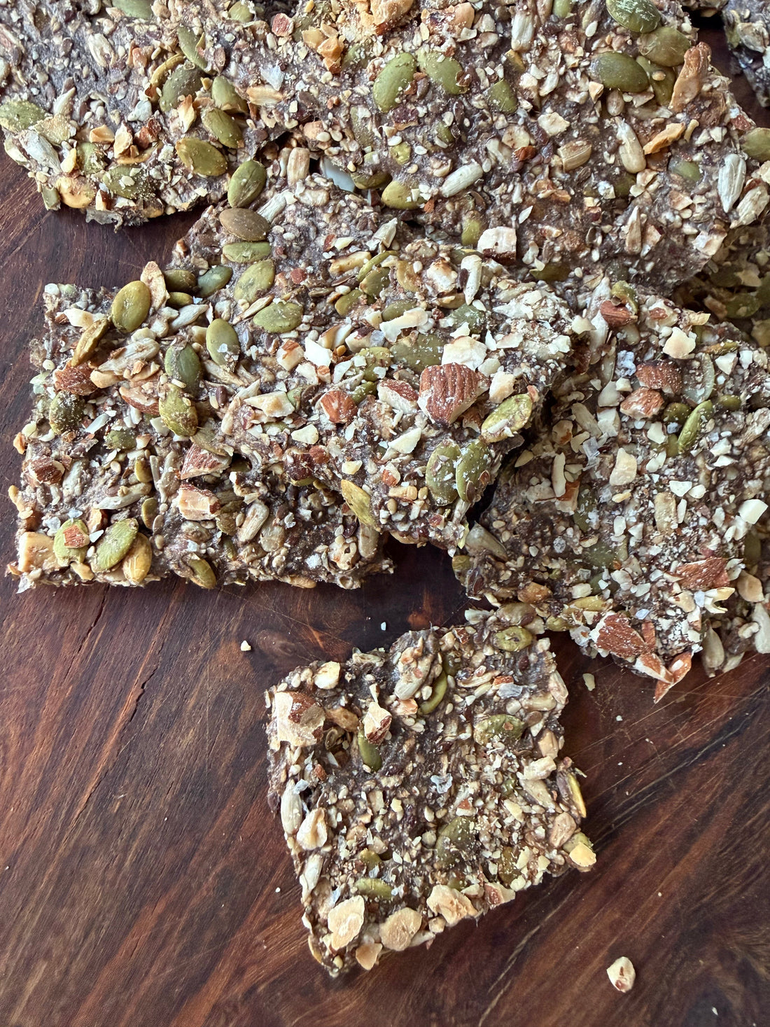Knekkebrød med solsikkekjerner og gresskarfrø